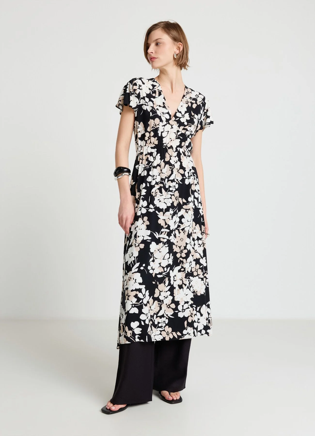 Vestito midi con stampa fiori e scollo a V